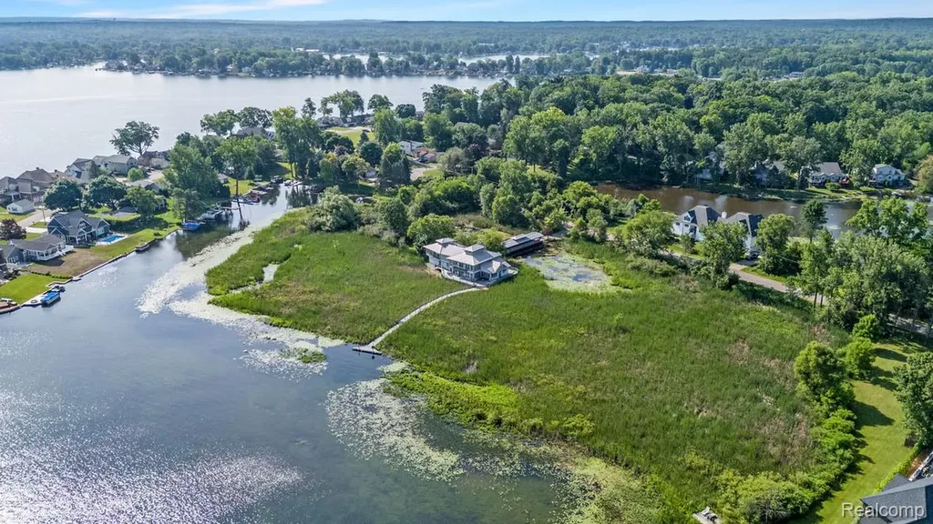 2350 Crane Road Fenton Charter Township MI 48430
