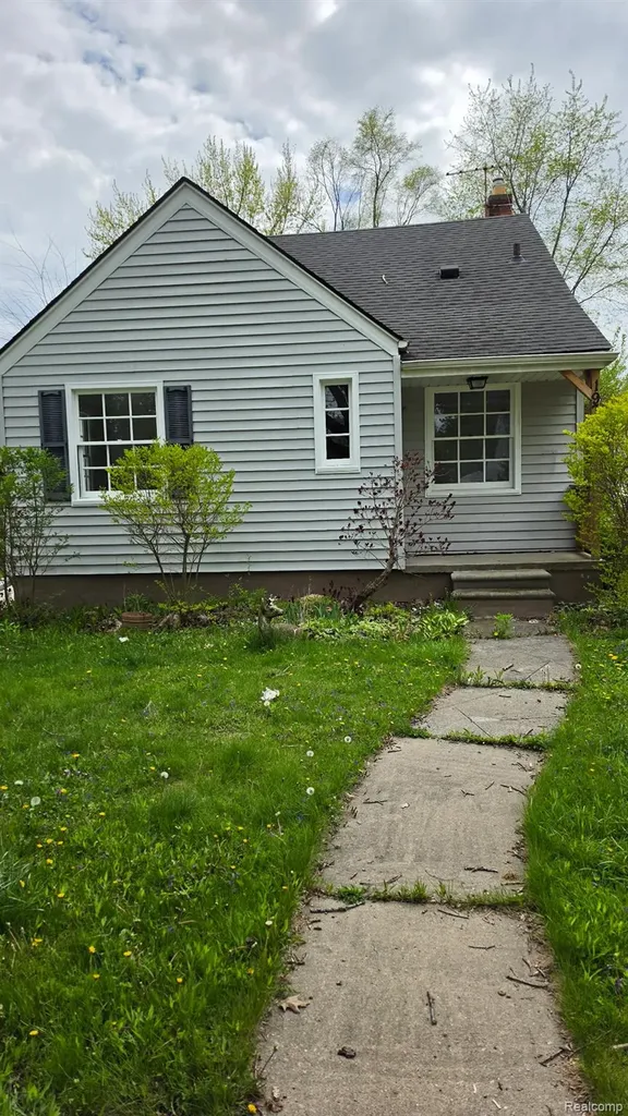 19700 Washtenaw Street Harper Woods City MI 48225