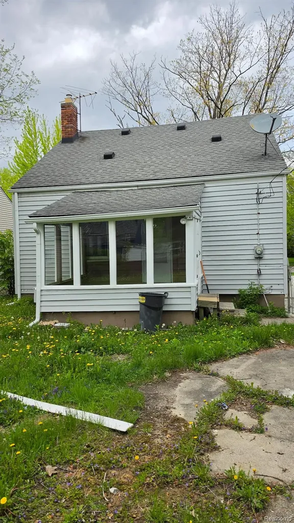 19700 Washtenaw Street Harper Woods City MI 48225