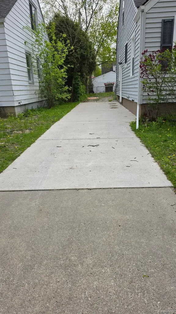 19700 Washtenaw Street Harper Woods City MI 48225