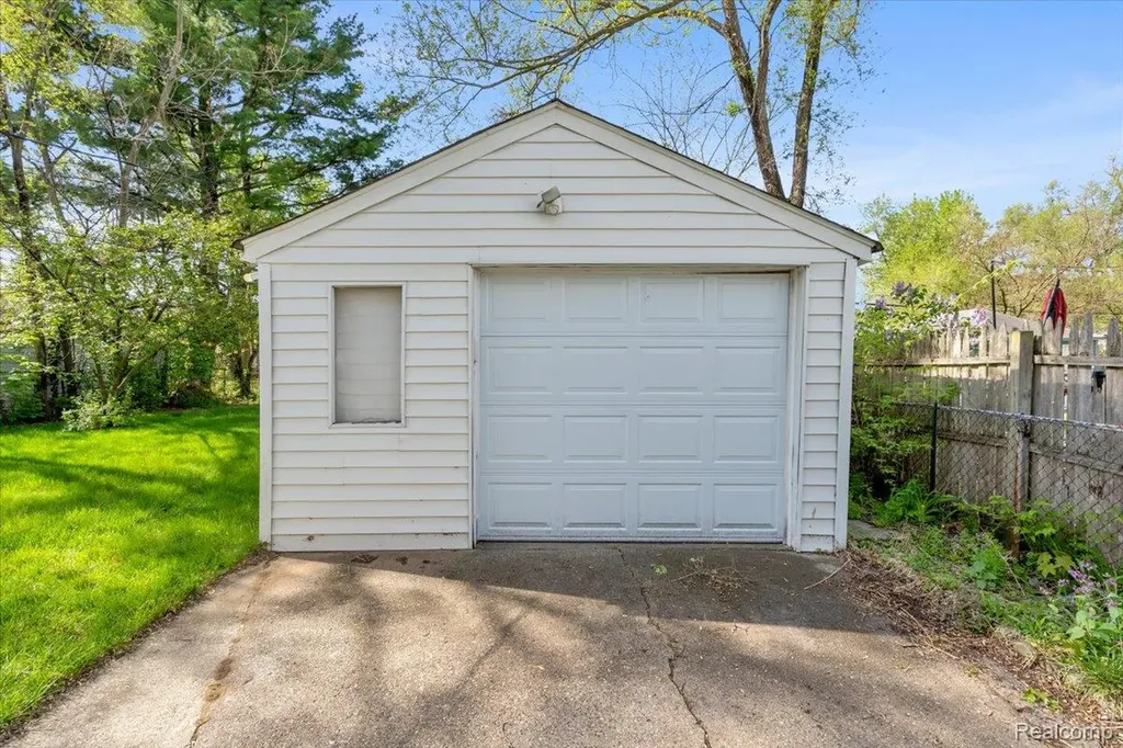 1677 Pearson Street Ferndale City MI 48220