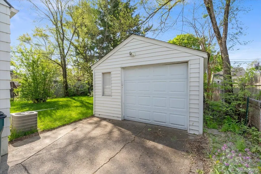 1677 Pearson Street Ferndale City MI 48220