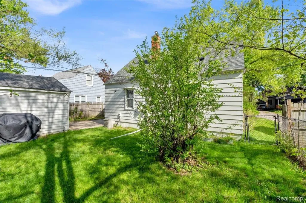 1677 Pearson Street Ferndale City MI 48220