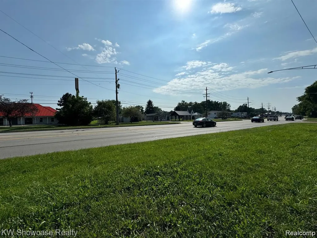2830 Dixie Highway Waterford Charter Township MI 48328
