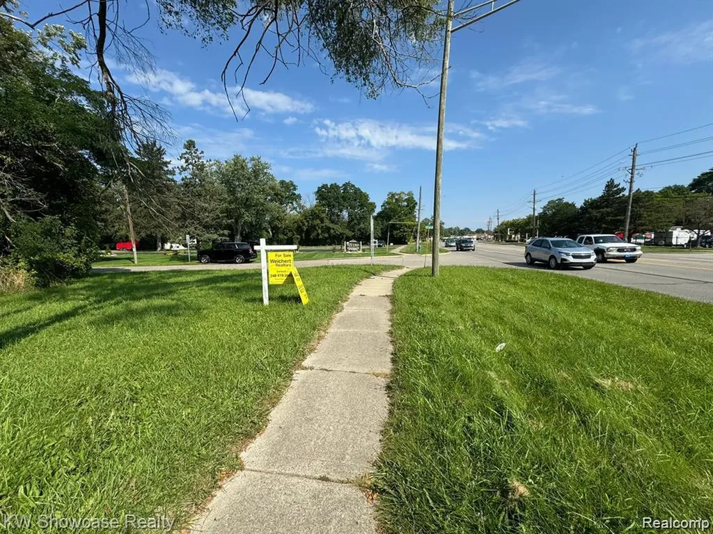 2830 Dixie Highway Waterford Charter Township MI 48328