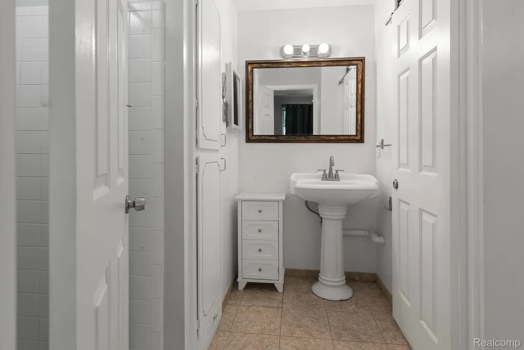 794 Oak Brook Ridge Drive Rochester Hills City MI 48307