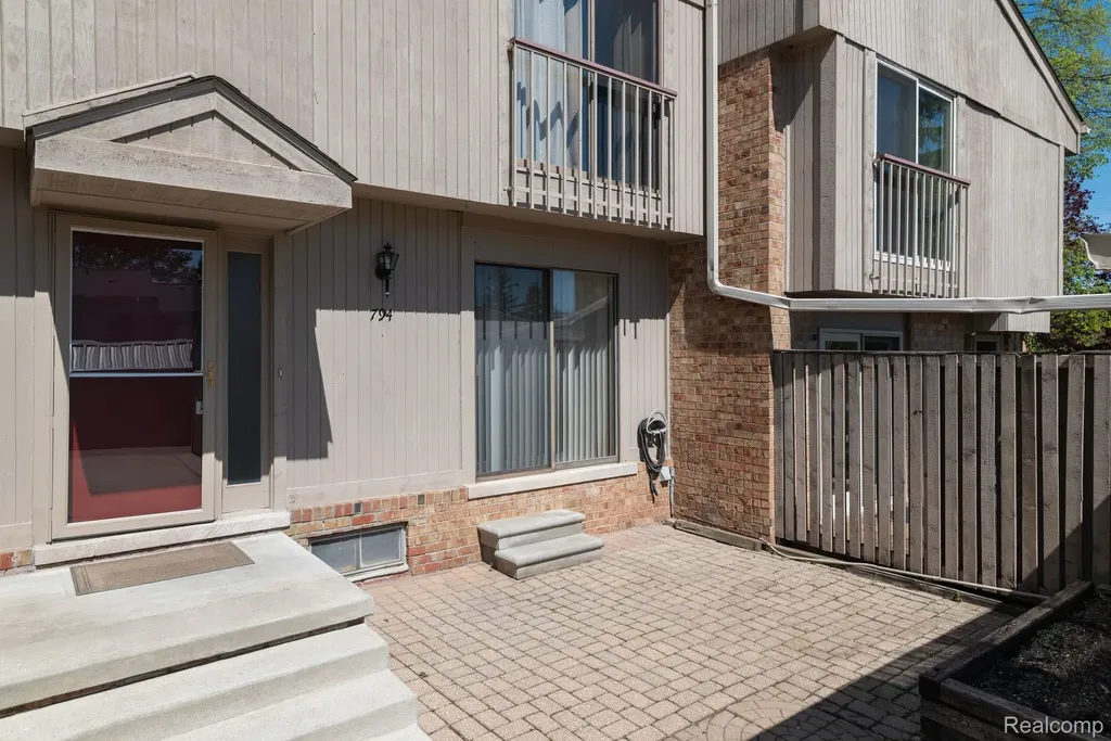 794 Oak Brook Ridge Drive Rochester Hills City MI 48307