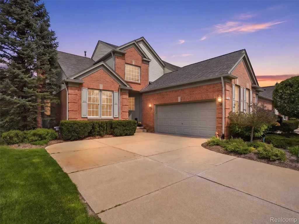 5211 Belmonte Drive Oakland Charter Township MI 48306