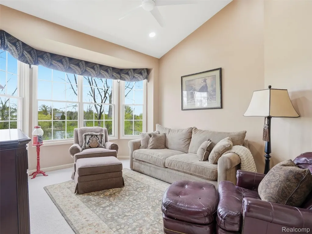 5211 Belmonte Drive Oakland Charter Township MI 48306