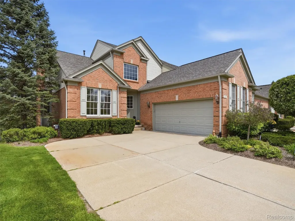 5211 Belmonte Drive Oakland Charter Township MI 48306