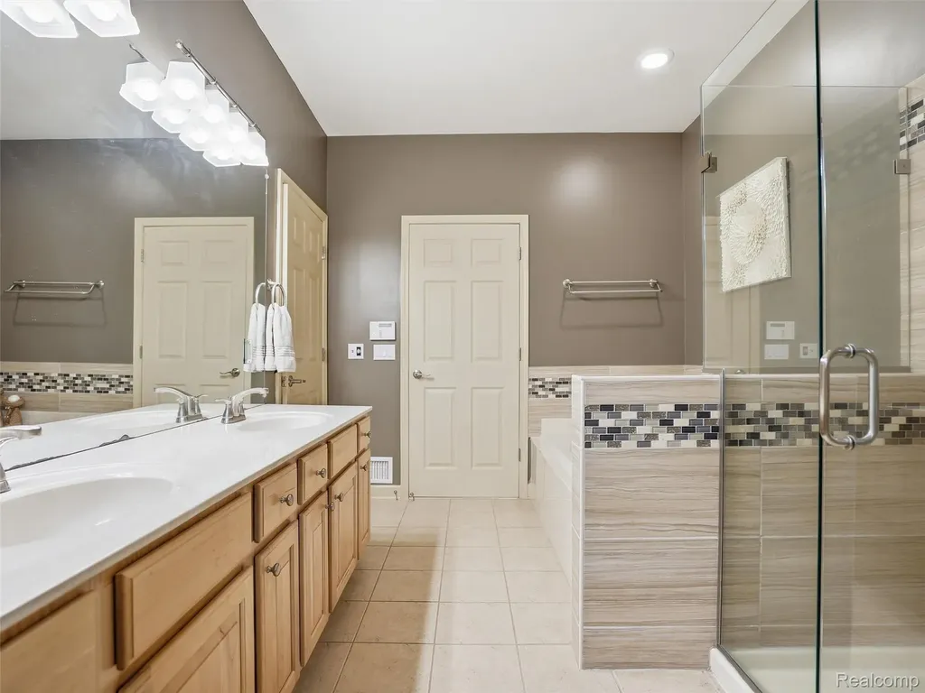 5211 Belmonte Drive Oakland Charter Township MI 48306