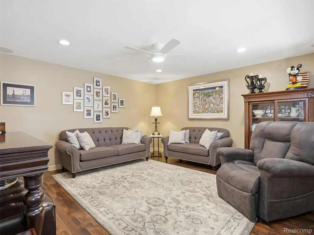 5211 Belmonte Drive Oakland Charter Township MI 48306