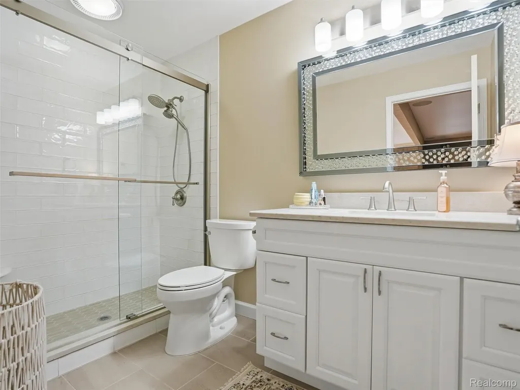 5211 Belmonte Drive Oakland Charter Township MI 48306