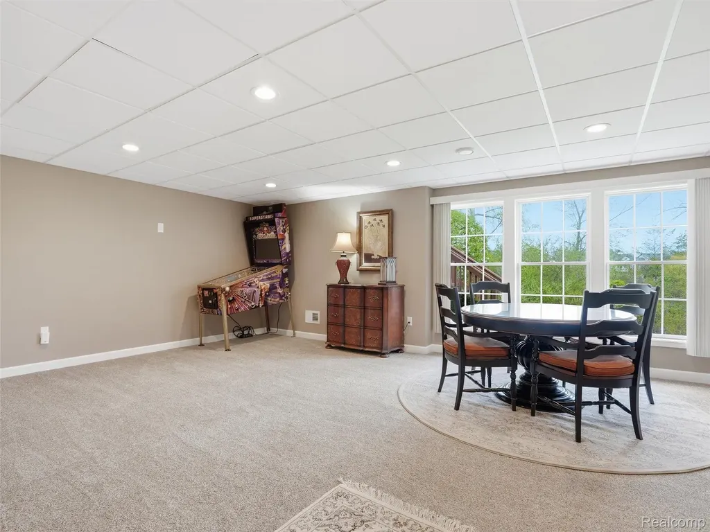 5211 Belmonte Drive Oakland Charter Township MI 48306