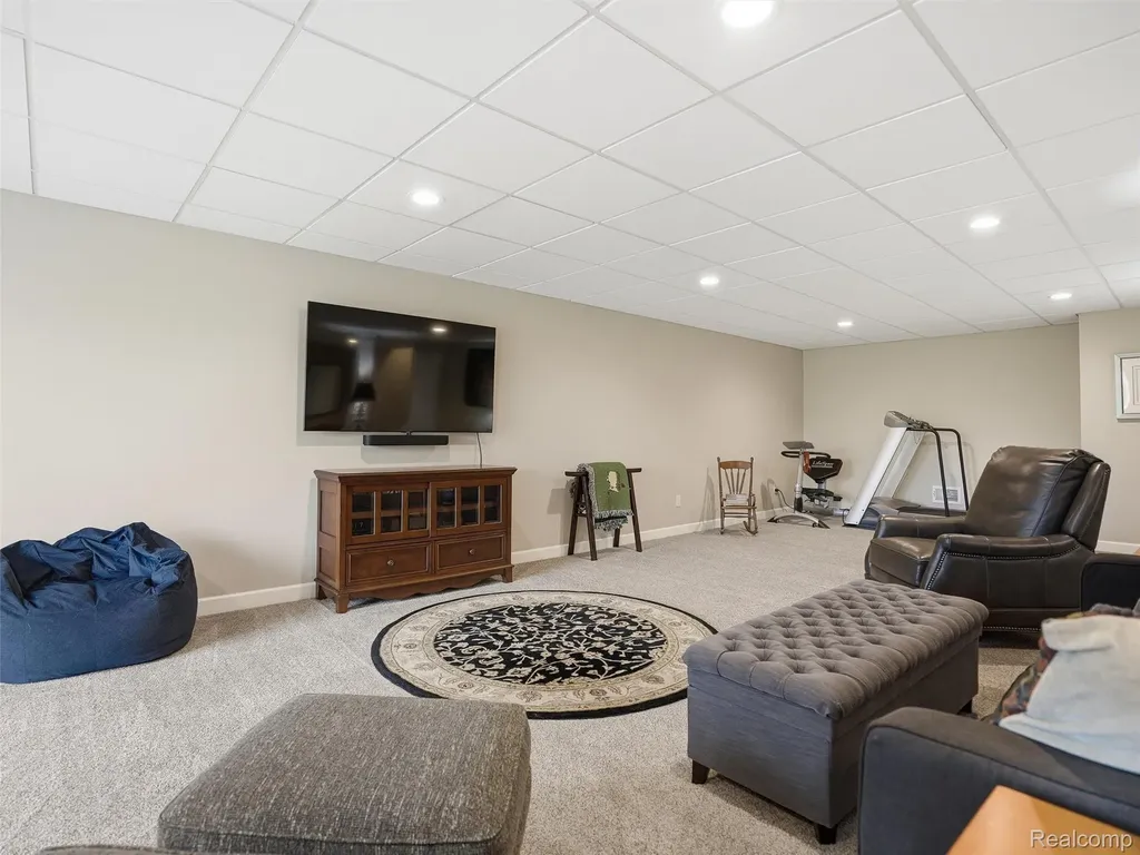 5211 Belmonte Drive Oakland Charter Township MI 48306