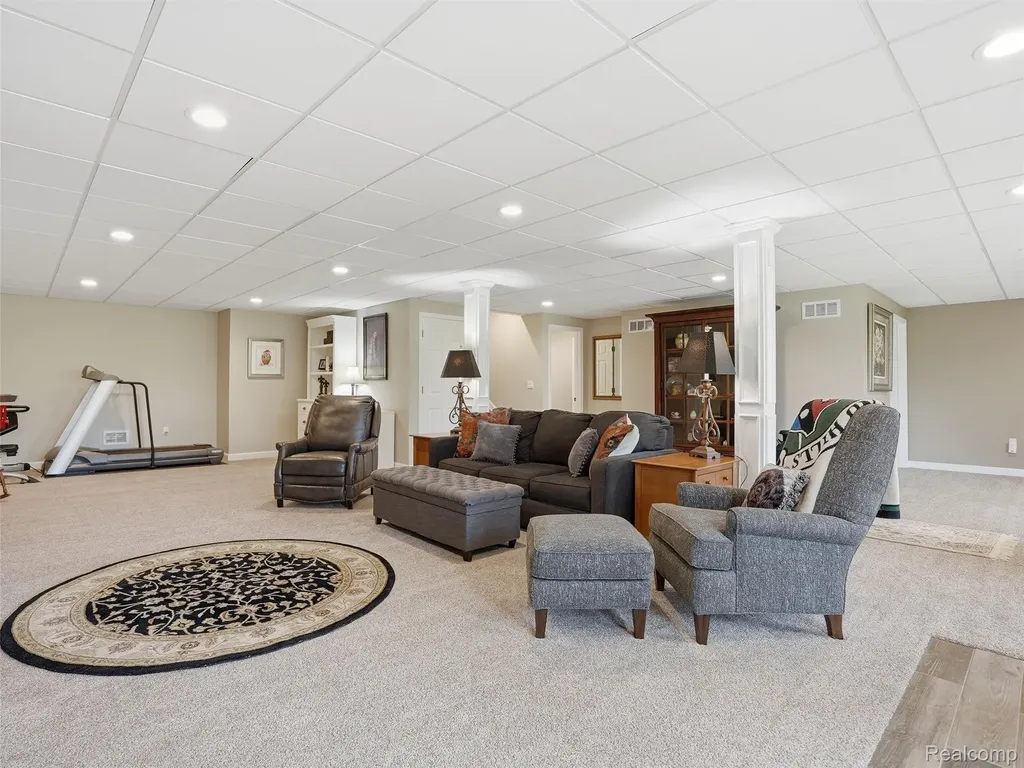 5211 Belmonte Drive Oakland Charter Township MI 48306