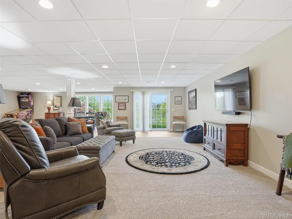 5211 Belmonte Drive Oakland Charter Township MI 48306
