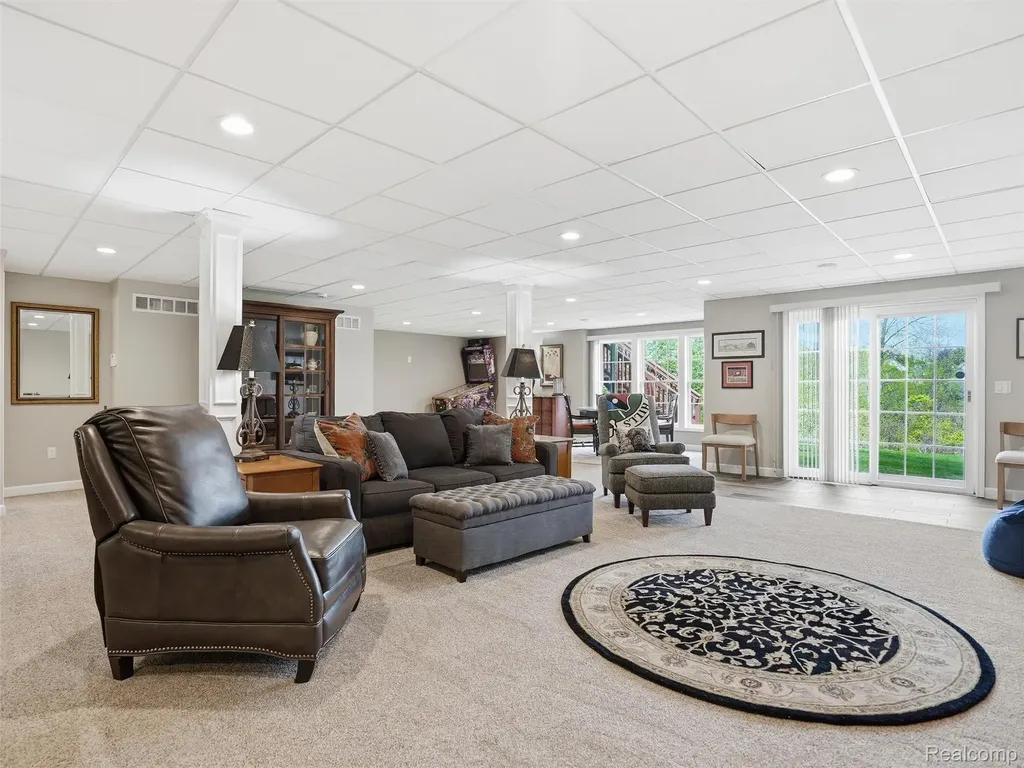 5211 Belmonte Drive Oakland Charter Township MI 48306