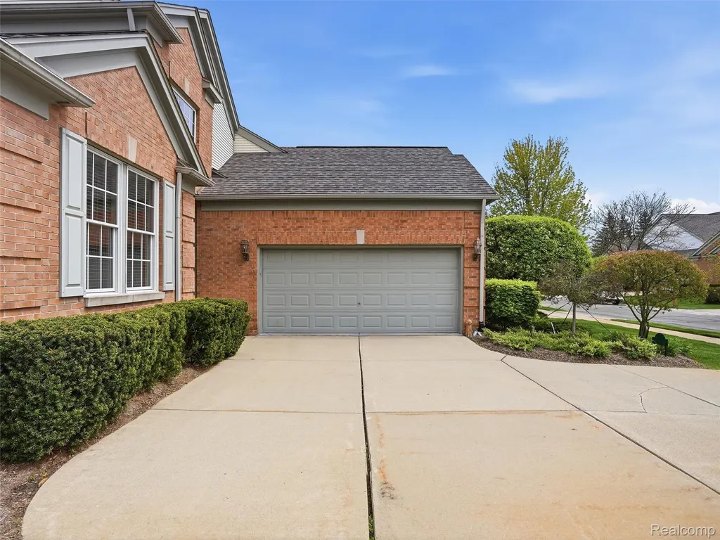 5211 Belmonte Drive Oakland Charter Township MI 48306