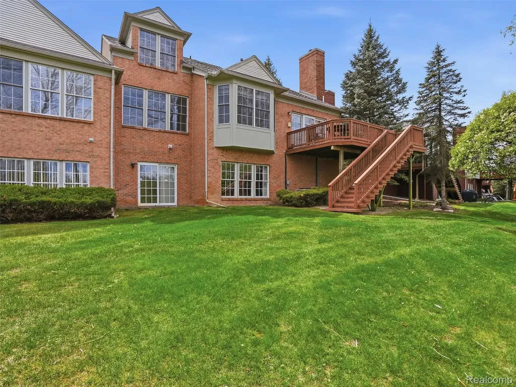 5211 Belmonte Drive Oakland Charter Township MI 48306