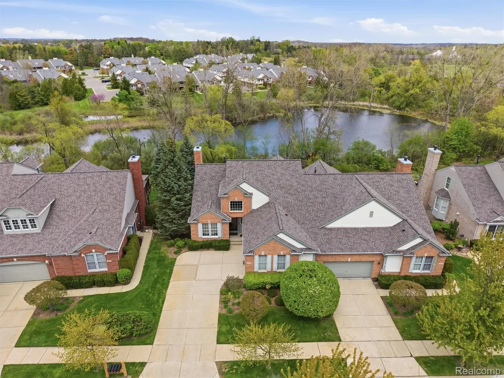 5211 Belmonte Drive Oakland Charter Township MI 48306