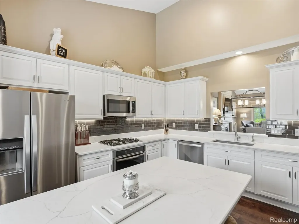 5211 Belmonte Drive Oakland Charter Township MI 48306