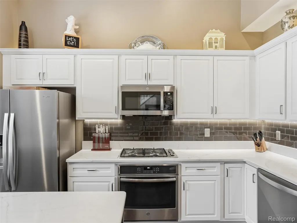 5211 Belmonte Drive Oakland Charter Township MI 48306