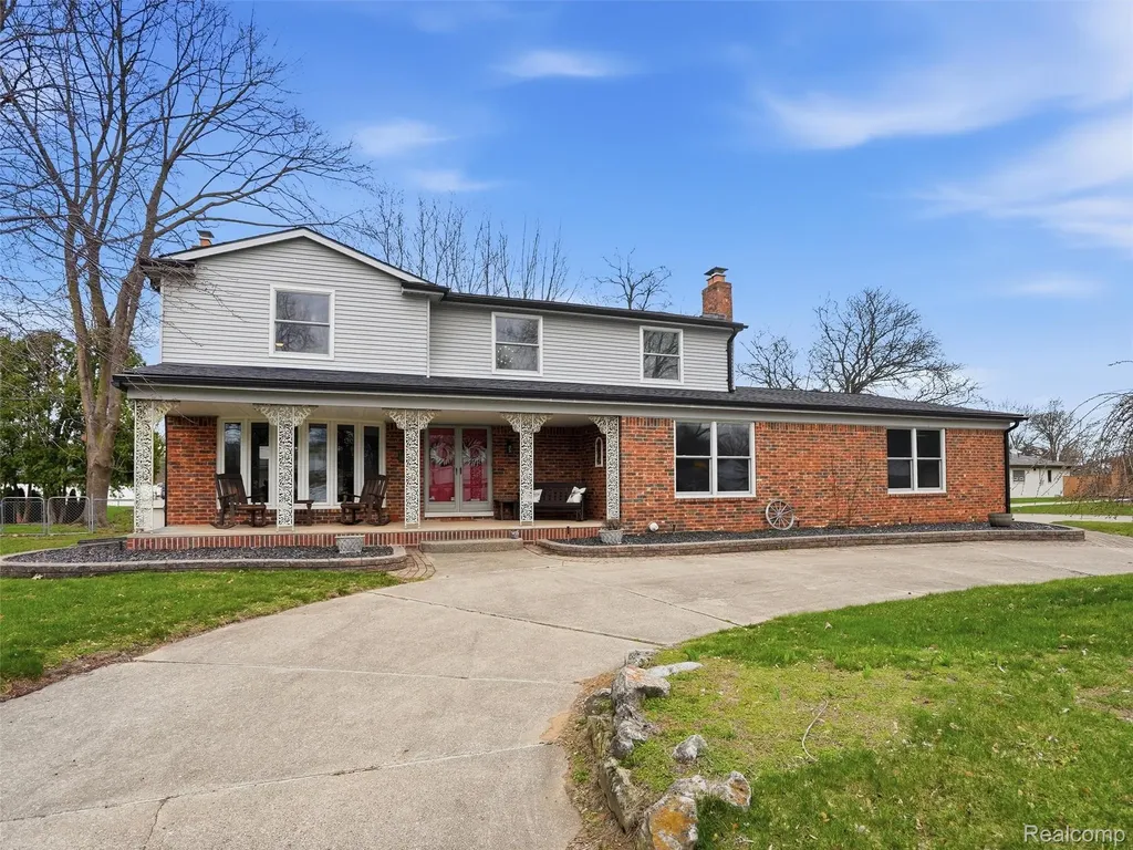 20145 Scarlet Court Clinton Charter Township MI 48036