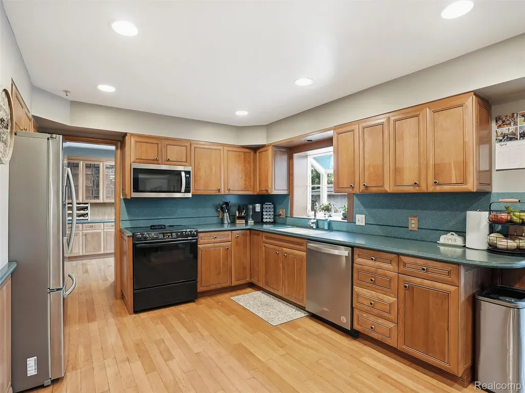 20145 Scarlet Court Clinton Charter Township MI 48036