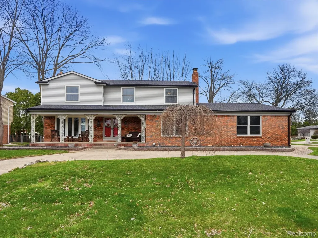 20145 Scarlet Court Clinton Charter Township MI 48036