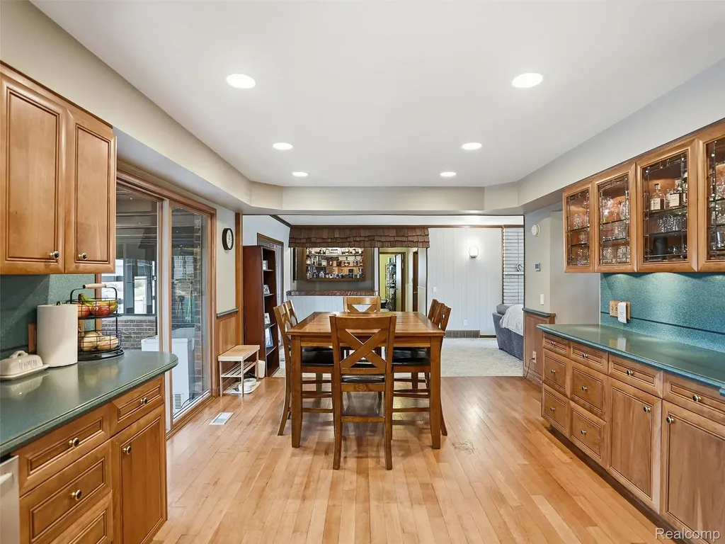 20145 Scarlet Court Clinton Charter Township MI 48036
