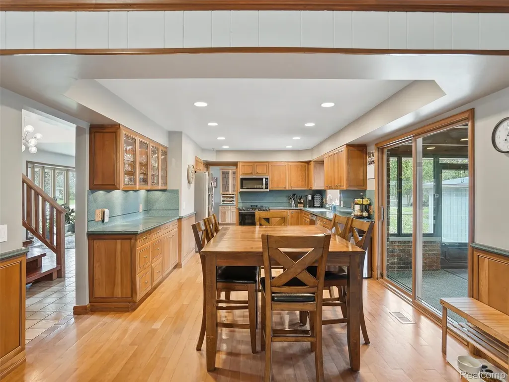 20145 Scarlet Court Clinton Charter Township MI 48036
