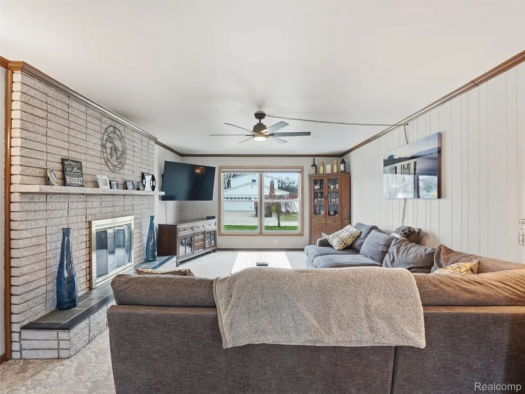 20145 Scarlet Court Clinton Charter Township MI 48036