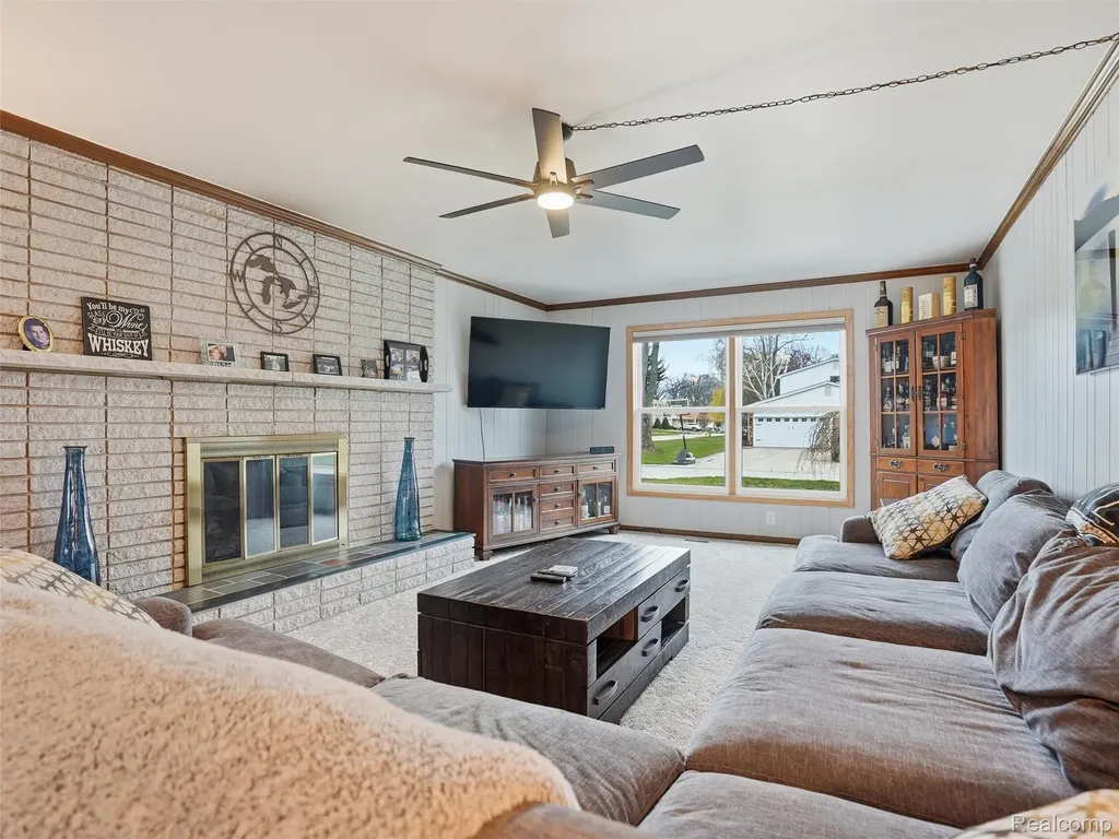 20145 Scarlet Court Clinton Charter Township MI 48036