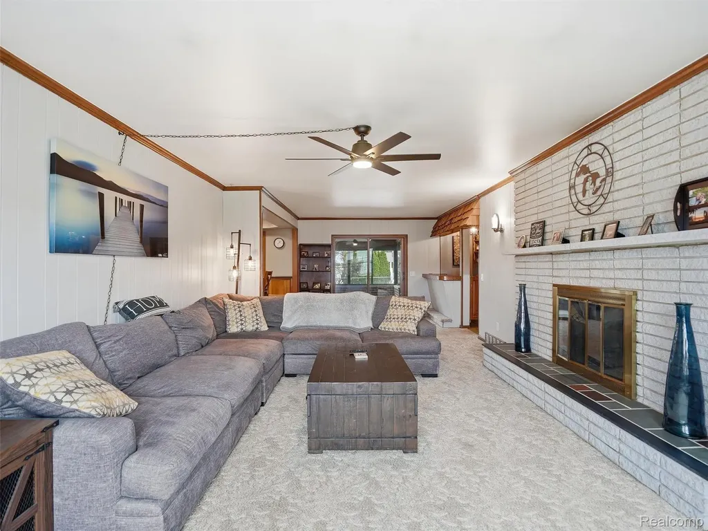 20145 Scarlet Court Clinton Charter Township MI 48036