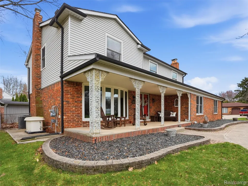 20145 Scarlet Court Clinton Charter Township MI 48036