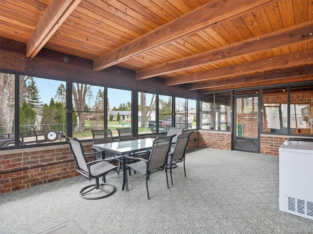 20145 Scarlet Court Clinton Charter Township MI 48036