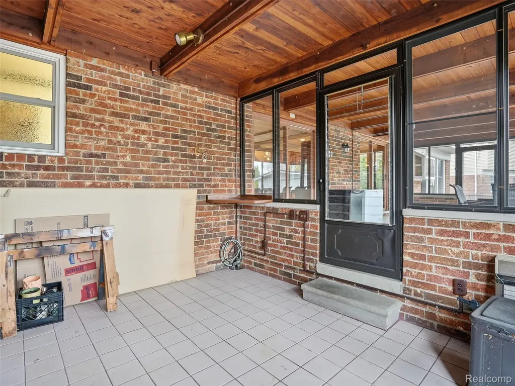 20145 Scarlet Court Clinton Charter Township MI 48036