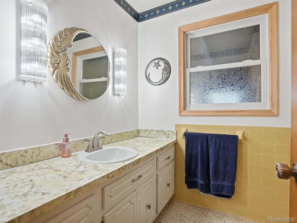 20145 Scarlet Court Clinton Charter Township MI 48036