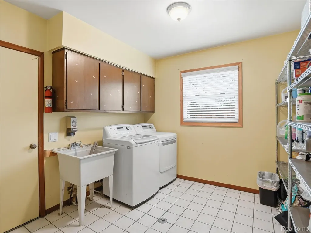 20145 Scarlet Court Clinton Charter Township MI 48036