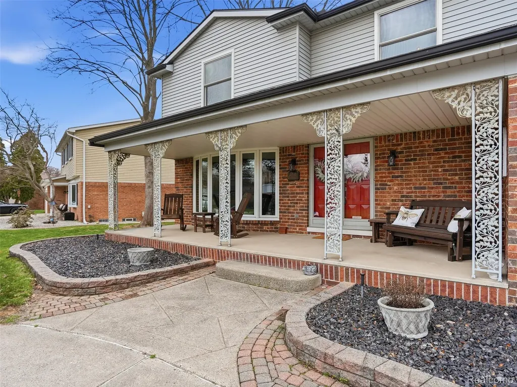 20145 Scarlet Court Clinton Charter Township MI 48036