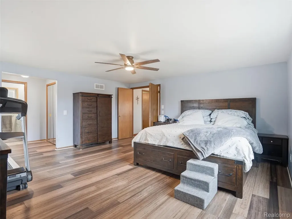20145 Scarlet Court Clinton Charter Township MI 48036