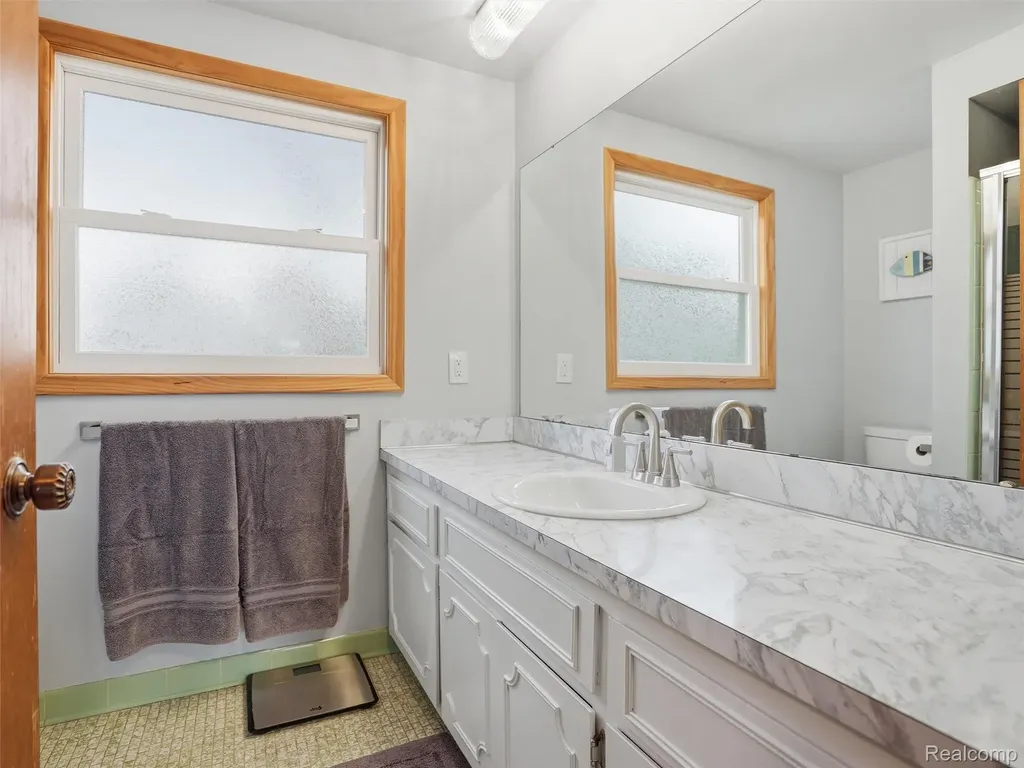 20145 Scarlet Court Clinton Charter Township MI 48036
