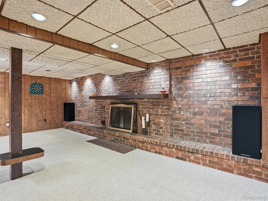 20145 Scarlet Court Clinton Charter Township MI 48036