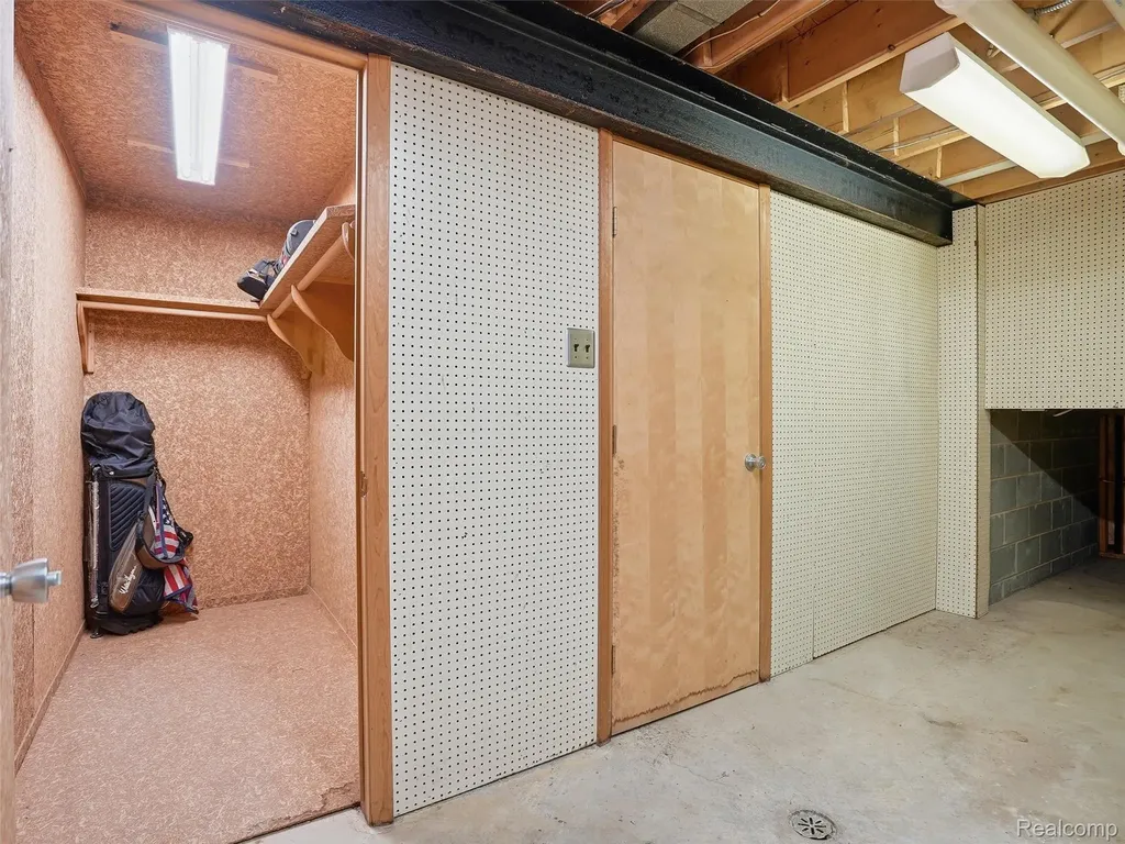 20145 Scarlet Court Clinton Charter Township MI 48036