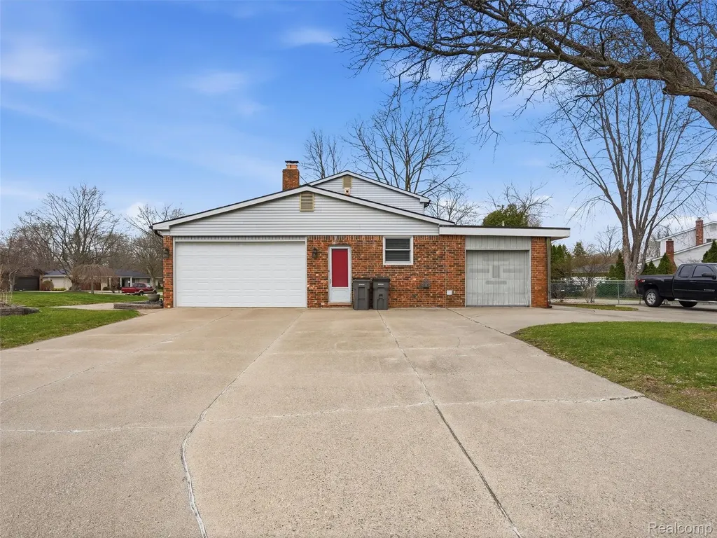 20145 Scarlet Court Clinton Charter Township MI 48036