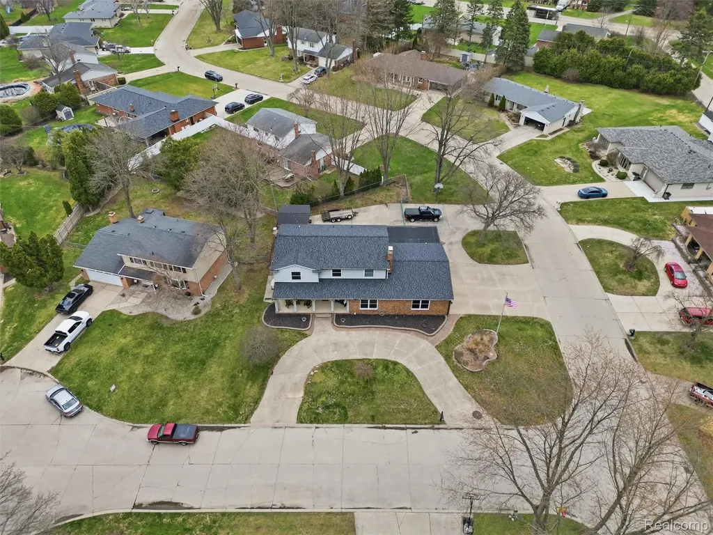 20145 Scarlet Court Clinton Charter Township MI 48036