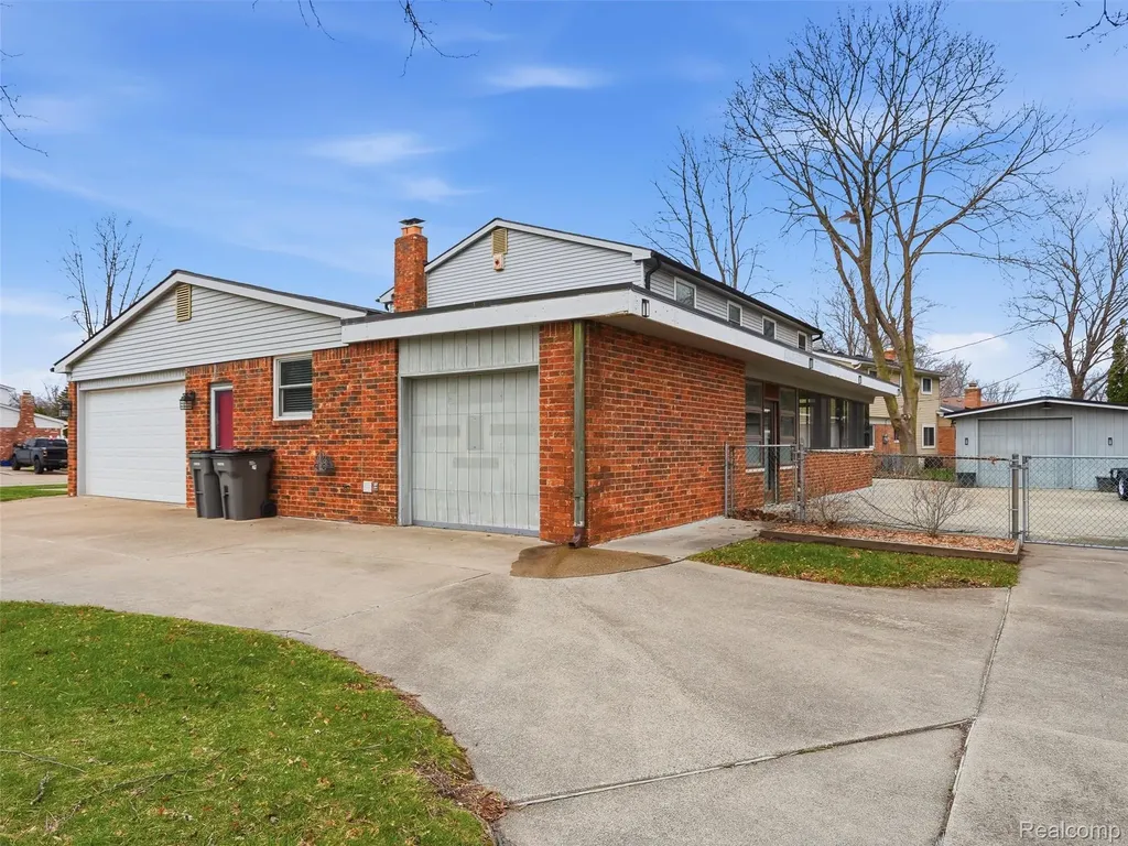 20145 Scarlet Court Clinton Charter Township MI 48036