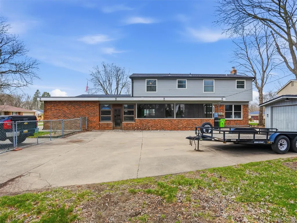 20145 Scarlet Court Clinton Charter Township MI 48036