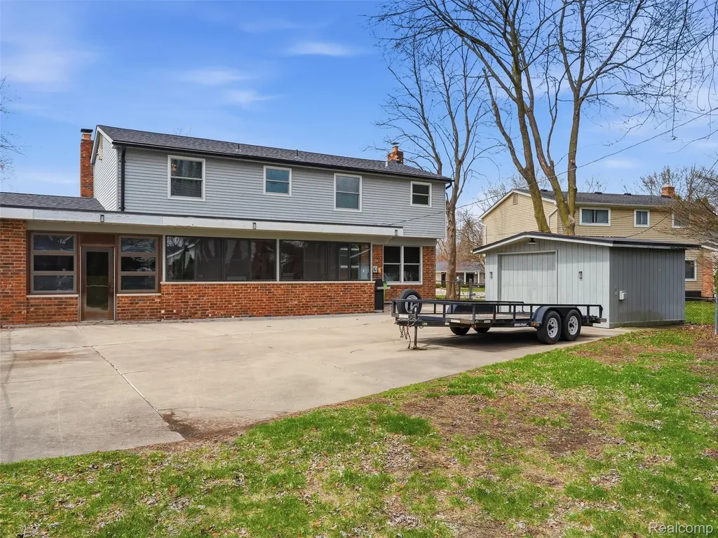 20145 Scarlet Court Clinton Charter Township MI 48036